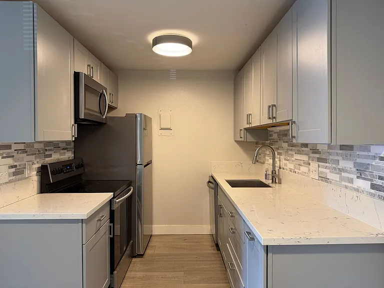 3250 Oneal Cir #B25 — Photo 1