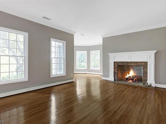 3rd image of 24 Douglas Dr