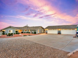 10456 Lantry Ln, Oak Hills, CA 92344