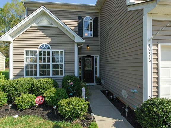 Beautiful Landscaping in the Front