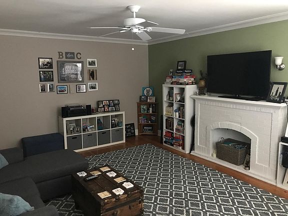 2nd image of 3932 N Claremont Ave #1