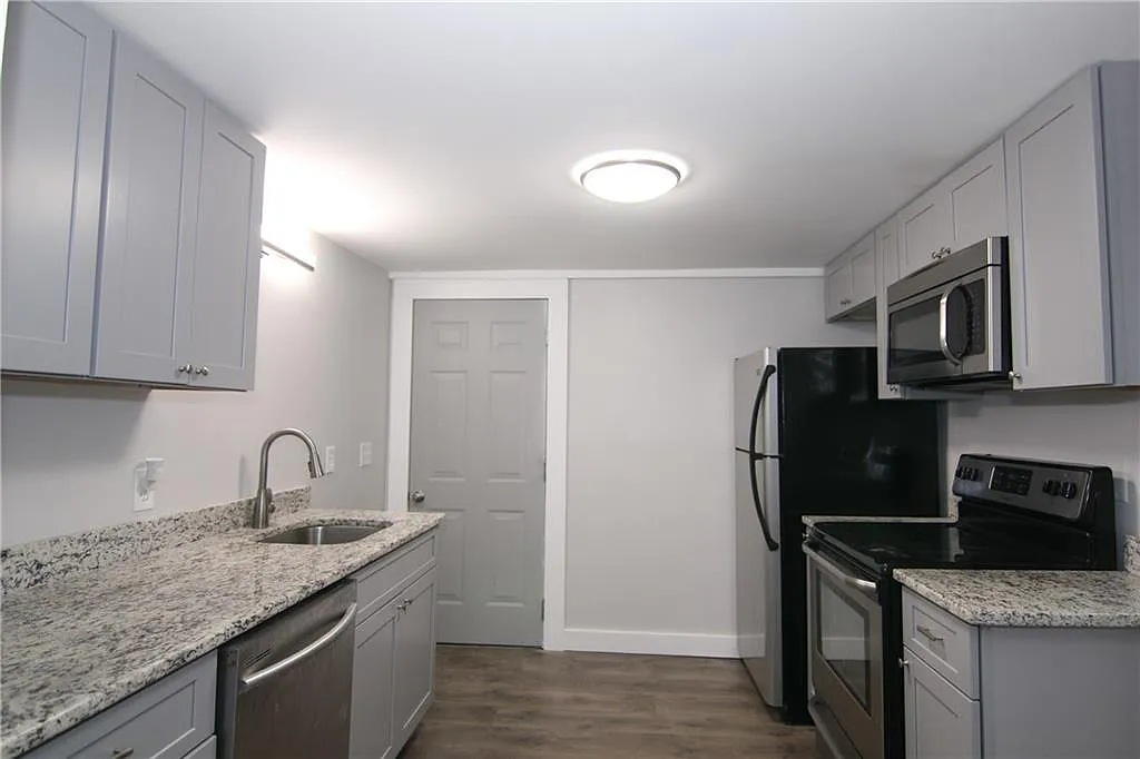 Building Photo - 2187 Plantation Ln #B