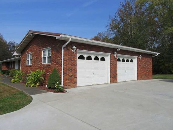 3rd image of 6613 Clark Dr
