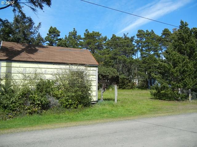 2nd image of 5840 Pier Ave