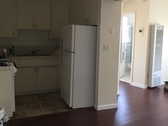 3rd image of 426 Hawthorn Ave APT 3