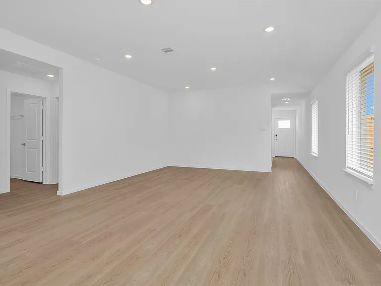 3518 Grassland Dr — Photo 7