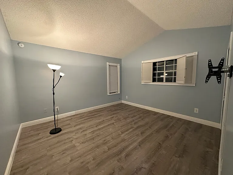1724 Chatham Cir — Photo 14