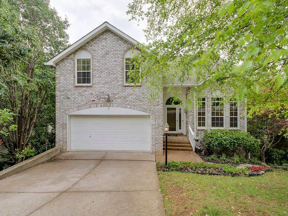 Welcome to 804 N Woodstone!