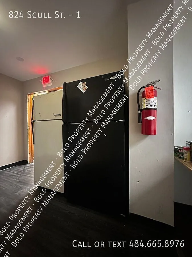 1 Room Unit — Photo 4