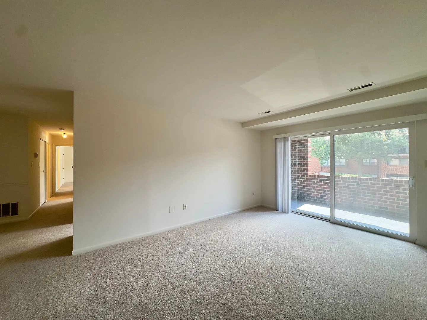 Charming 2 Bedroom/2 Bathroom Apartment in Perry Hall, MD! — Photo 3