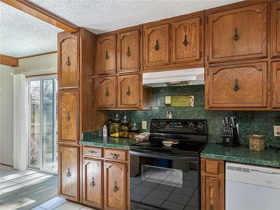 5th image of 4613 Custer Dr