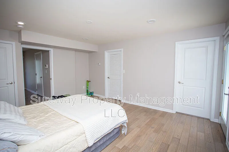 3 bed, 2.0 bath, 1753 sqft, $3,100 — Photo 4
