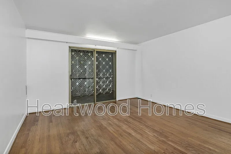 1 bed, 1.0 bath, $1,350 — Photo 3