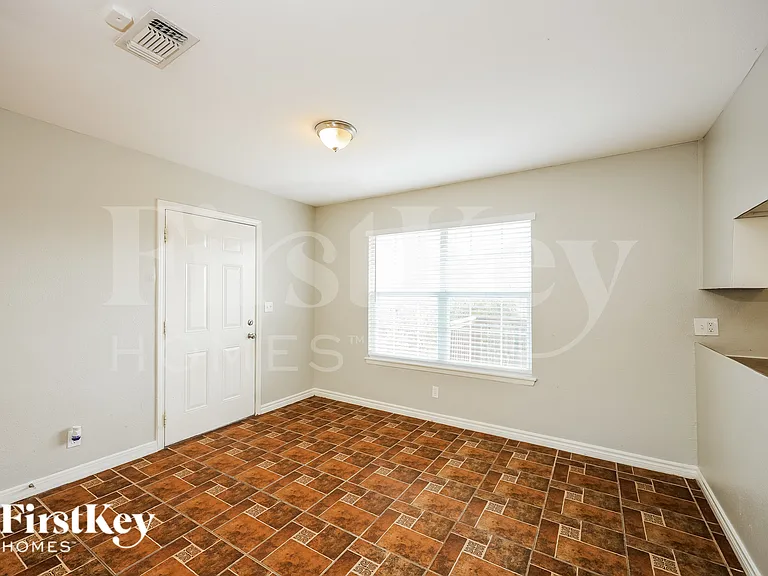 1802 Wilsons Creek St — Photo 11