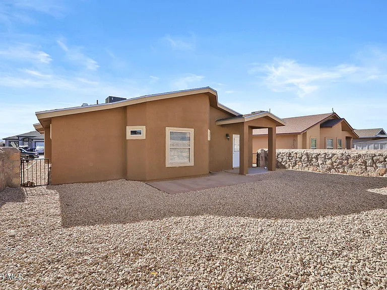 3269 Maple Point Dr — Photo 36