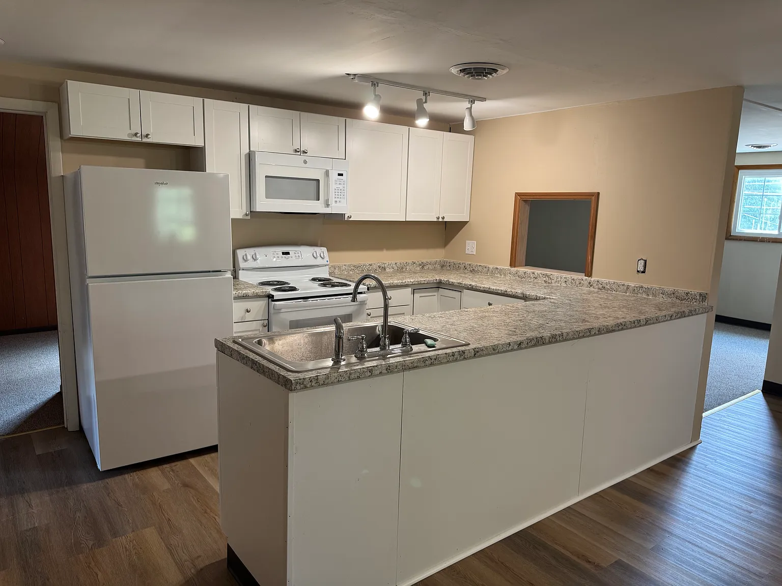 3 bed, $1,100 — Photo 4