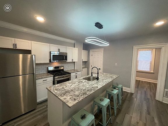 5th image of 701 Catherine St #1