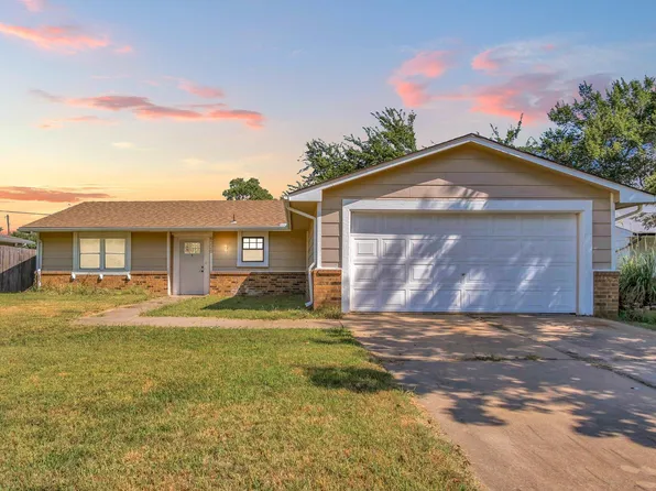 6220 Woodlow Dr, Wichita, KS 67220