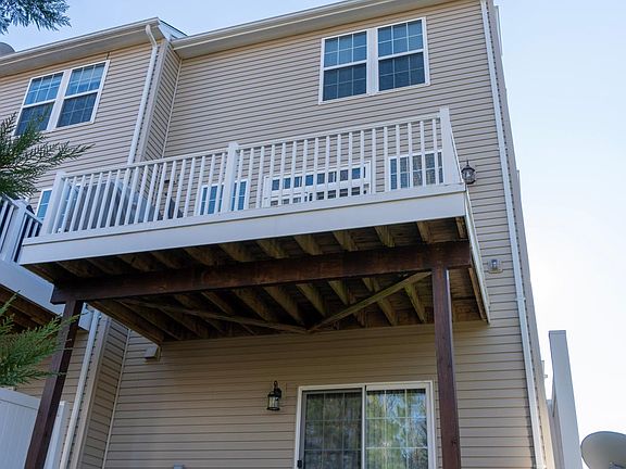 4th image of 43570 Marguerite Way