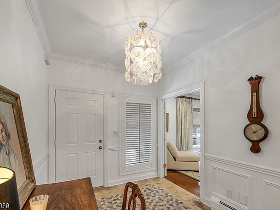 4th image of 122 Brewster Rd