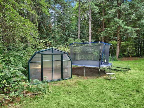 8.5 x 12.5 Green House 