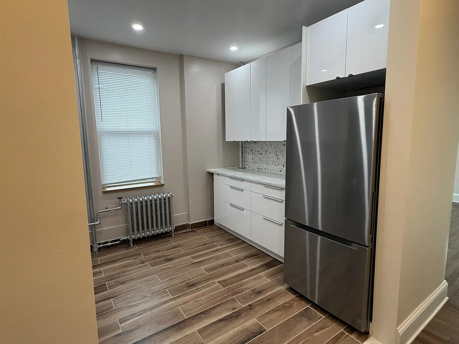 2 bed, 1.0 bath, 800 sqft, $2,500 — Photo 2