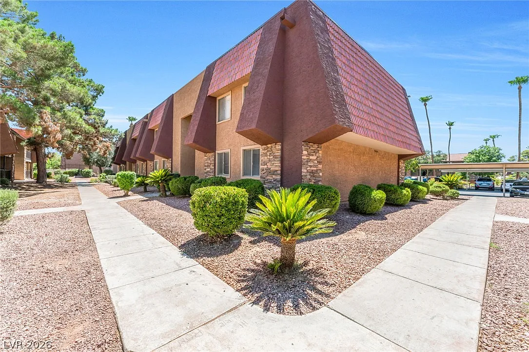 2 bed, 2.0 bath, 978 sqft, $1,300 — Photo 1