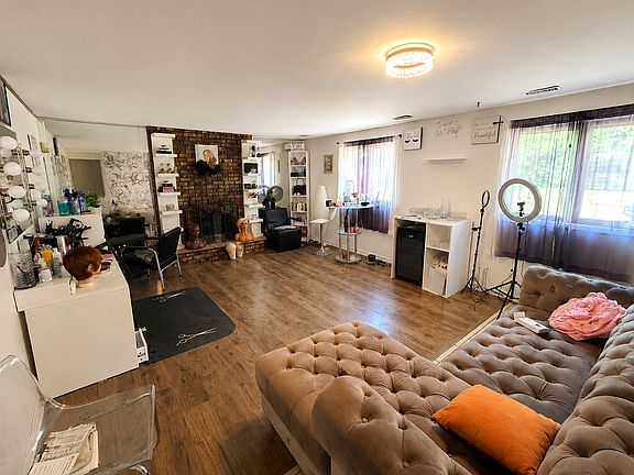 5th image of 4018 Violet Ln