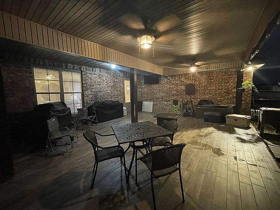 3rd image of 942 Libby Grace Ln