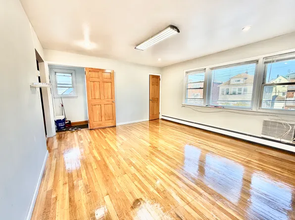 (undisclosed Address), Flushing, NY 11358