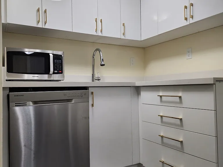 2200 Kawartha Heights Blvd #BASEMENT — Photo 6
