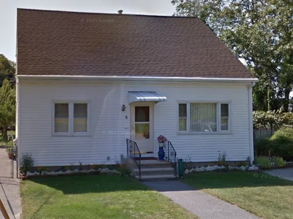 5 Wayland St, Fall River, MA 02720