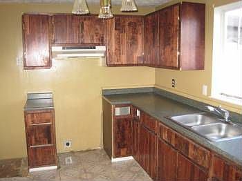 4th image of 4082 Basswood Ave
