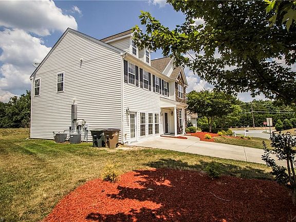 3rd image of 5327 Ian Dr