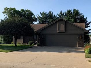 1109 Big Rock Park Rd, Pella, IA 50219