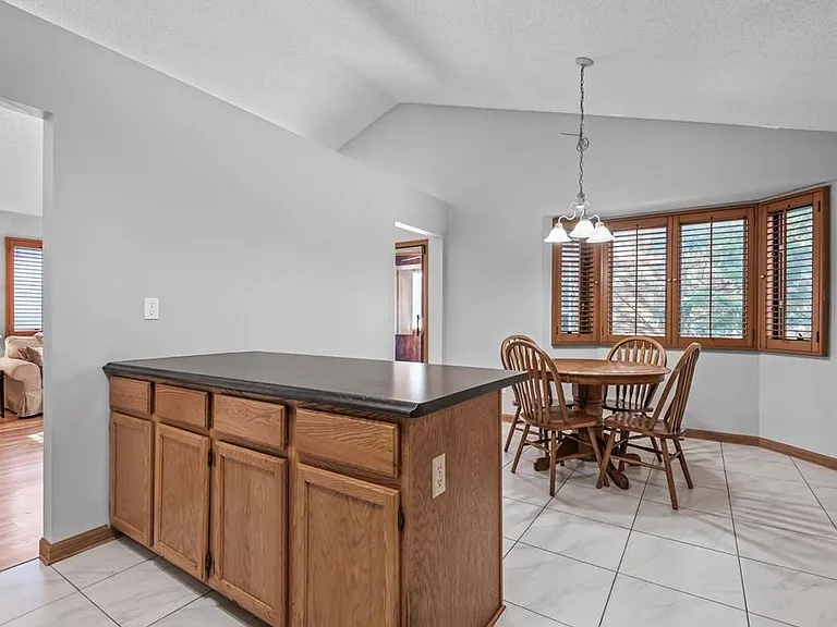 13504 Parkwood Dr — Photo 16