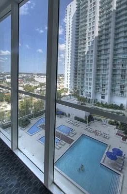 4th image of 1800 N Bayshore Dr APT 3605