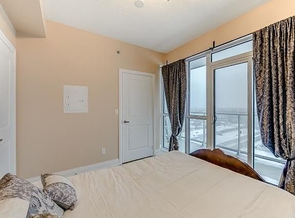 3rd image of 55 Speers Rd Unit 1112