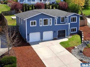 41 Opal Ln, Sequim, WA 98382