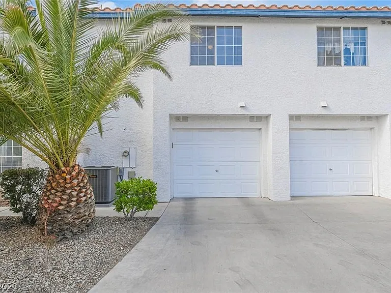824 Radiant Star St — Photo 24