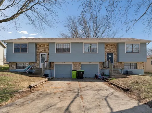 201-203 Brookridge Dr, Harrisonville, MO 64701