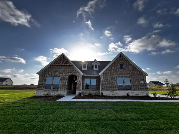 157 Big Sky Rd, Decatur, TX 76234