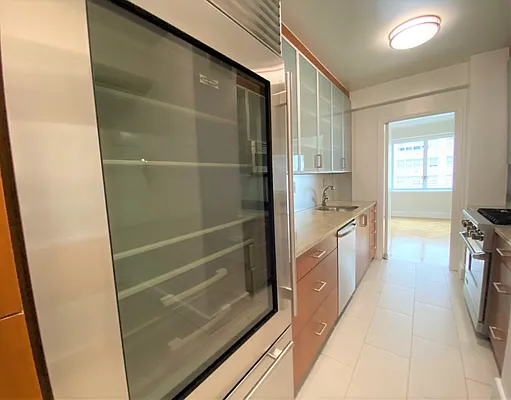 Rented by 165 E 66 Street Residential Owner LLC | media 17