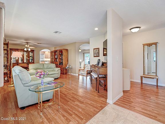 4th image of 432 Poinsettia Ave