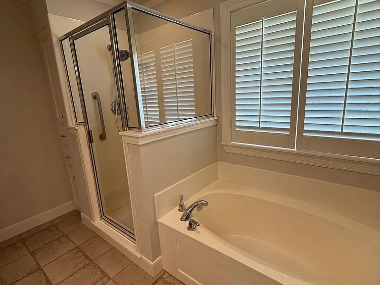300 Pecan Village Cir #300 — Photo 7