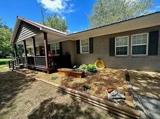 1105 Eastview Rd, Camden, TN 38320