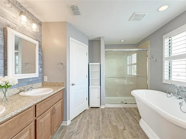 2084 La Palma Ave — Photo 20