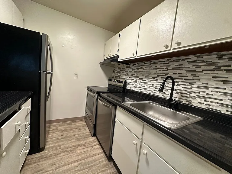University Park Apartments near Cornell University — Photo 182