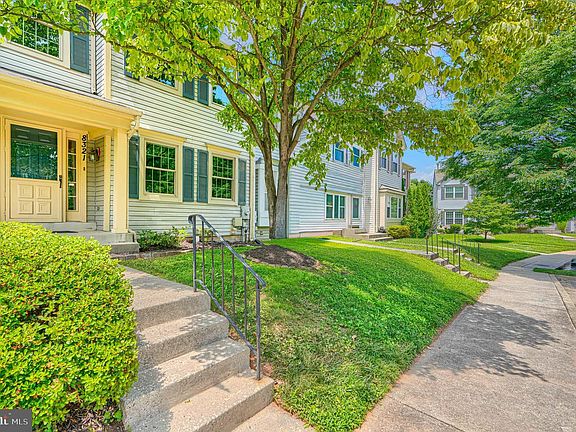 2nd image of 8321 Crooked Pine Ct