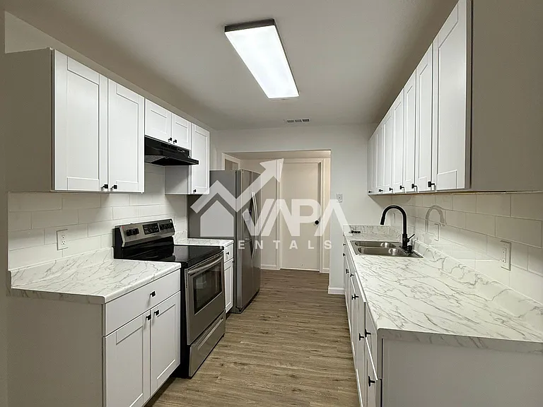 230 Craigmont Ln — Photo 11